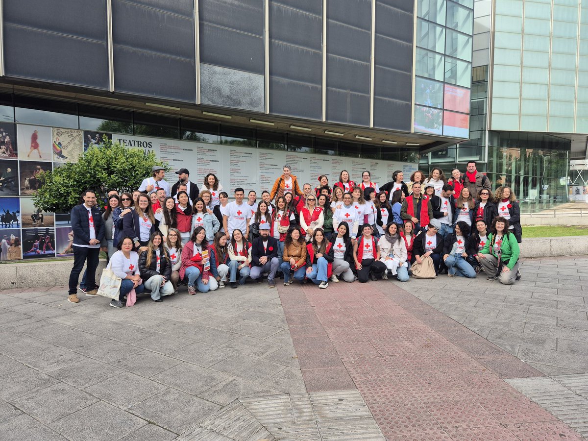 CruzRojaMadrid's tweet photo. ¡¡Hoy es nuestro DÍA DE ORO!! 🥇 

El día en el que todas las asambleas y equipos autonómicos de #CruzRojaMadrid salimos a la calle a repartir suerte con los boletos para el #SorteoDeOro 🥳 https://t.co/zVKlq04gdT