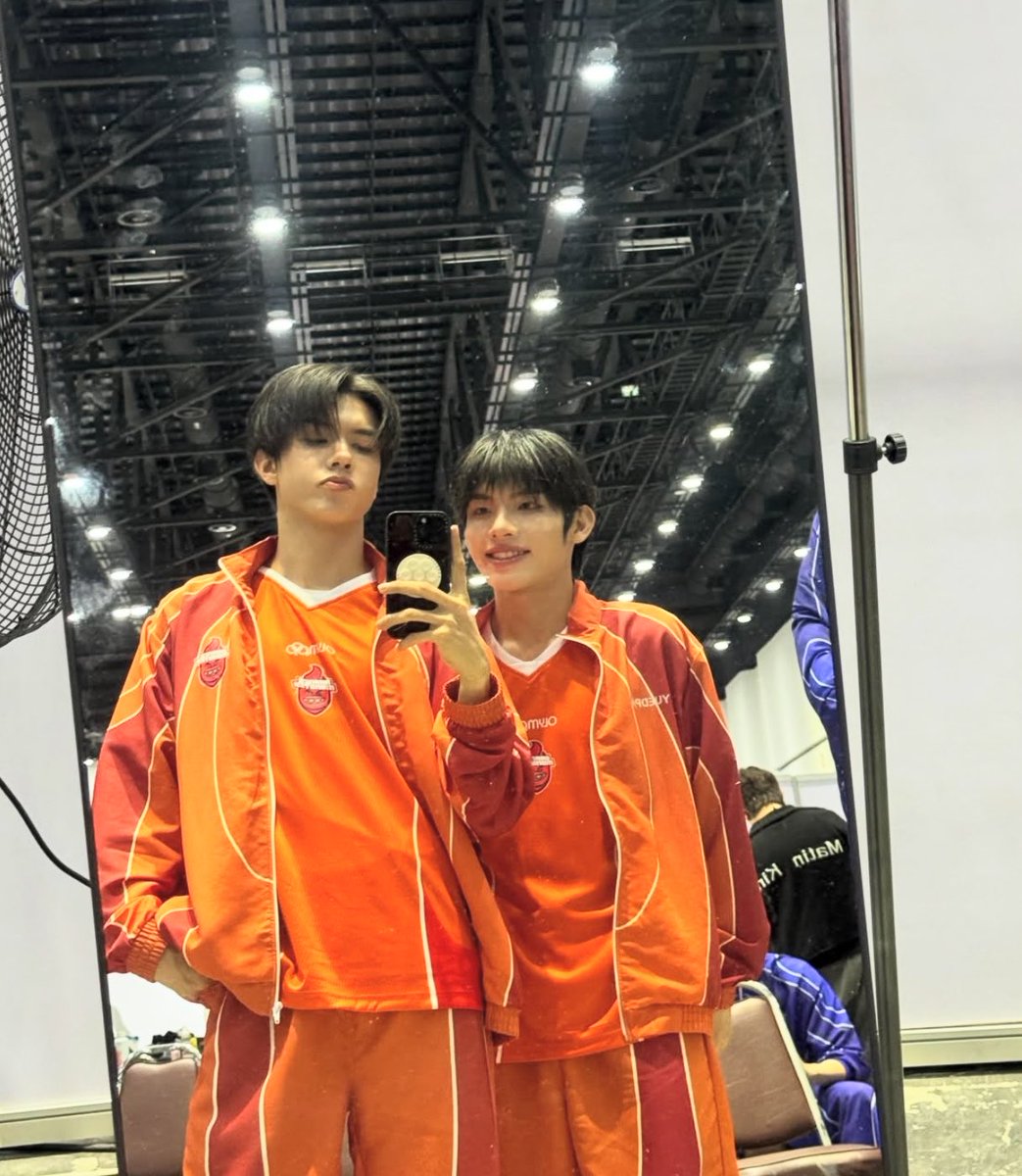 0301archive's tweet photo. 🧡🧡

#OLYMPOP2026DAY
#ALEXbuckland #MINthanakrit https://t.co/gnfFTIixOi