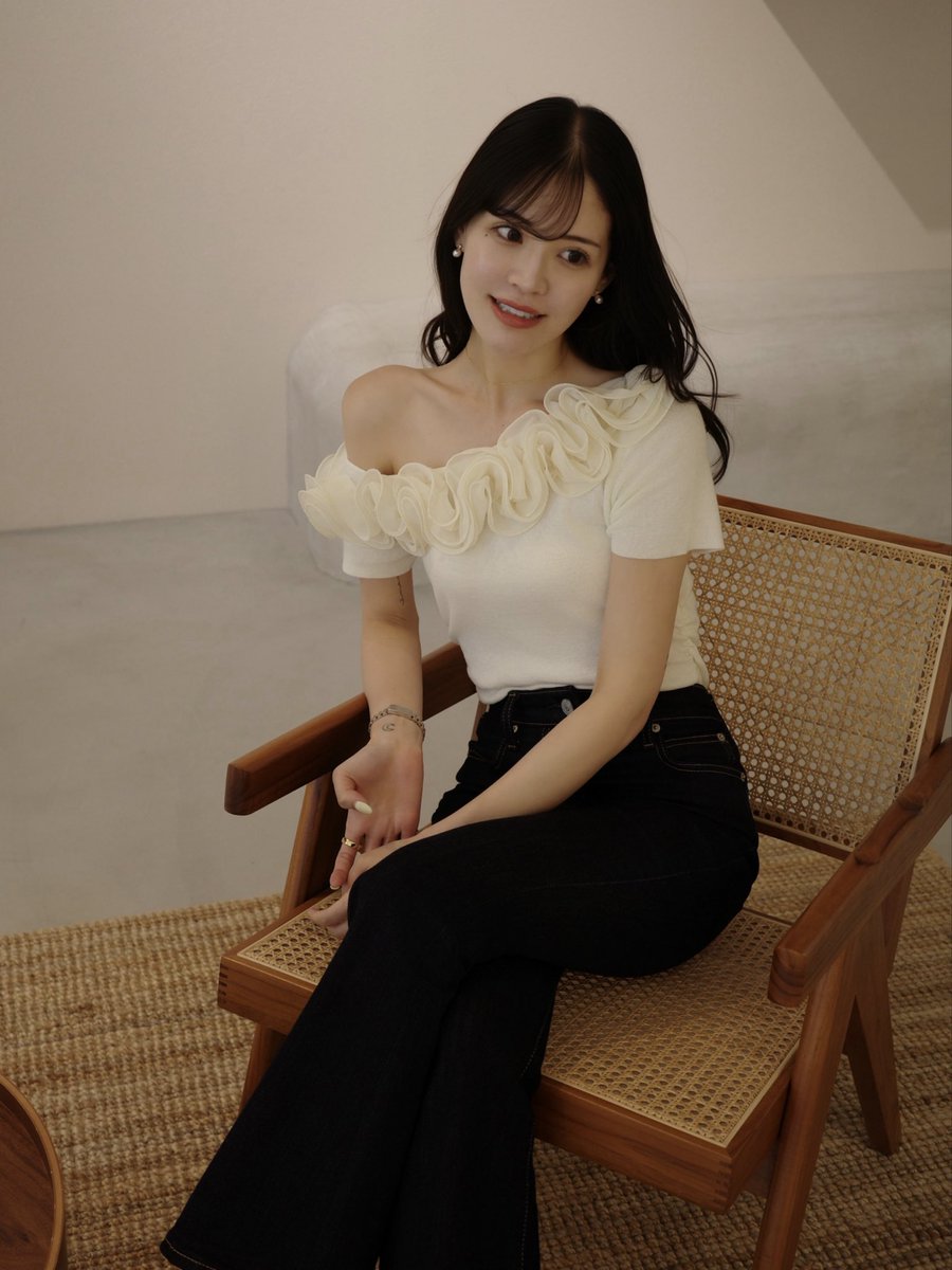 __minastagram__'s tweet photo. トップス映えてて楽しくなってたくさん写真撮った😉こういうトップスだーいすき😉❗️ https://t.co/XdseZAvJBi