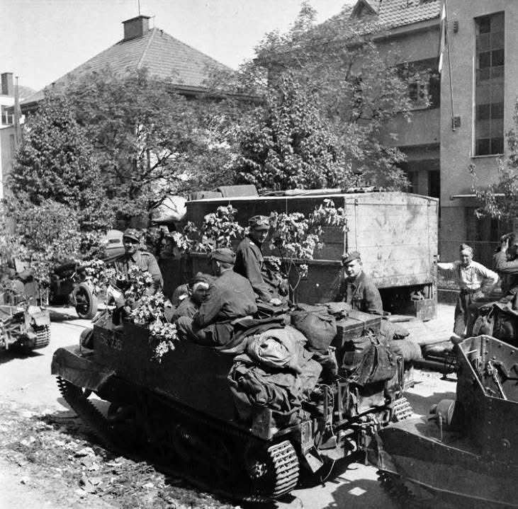 Váleční veteráni,válečné hroby MO-War Veterans MoD tweet media