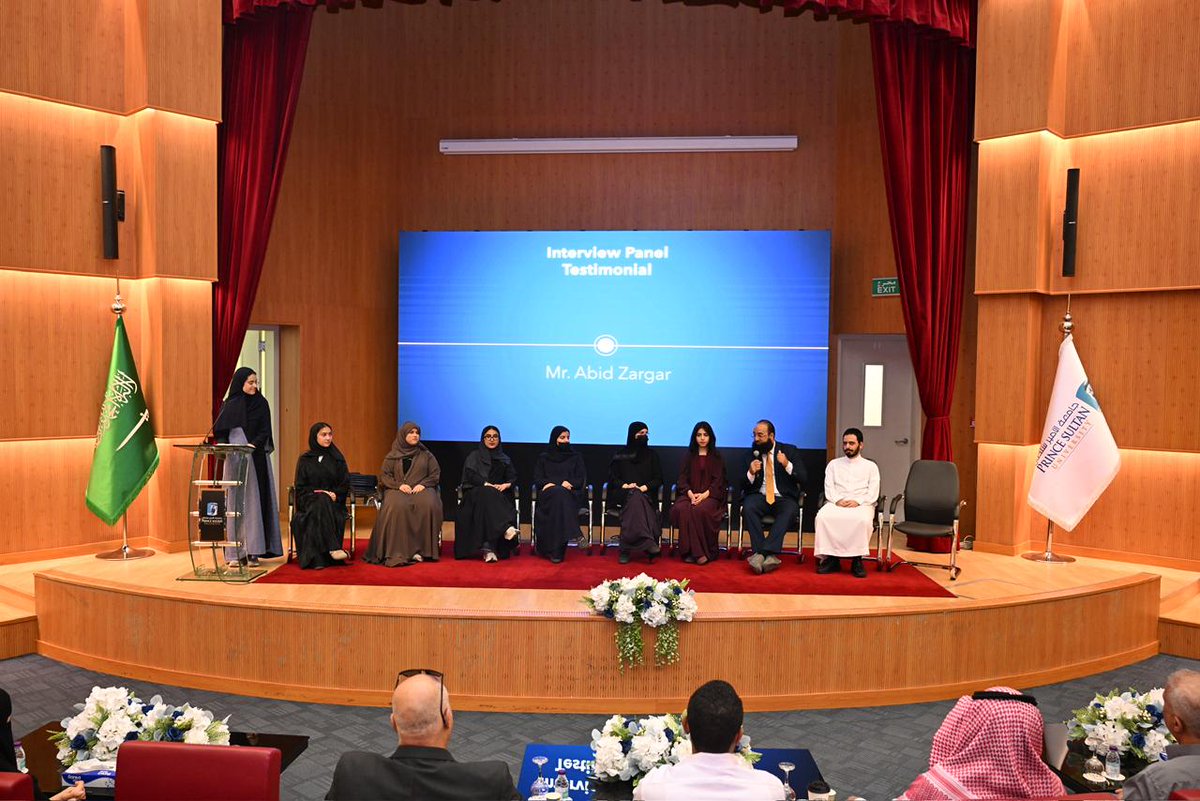 CSH_PSU's tweet photo. نظّمت كلية العلوم والدراسات الإنسانية بـ #جامعة_الأمير_سلطان حفل الطلبة المثاليين السنوي الثاني لبرنامج السنة التحضيرية؛ تكريمًا للطلبة المتميزين، وتقديرًا لالتزامهم، وانضباطهم، وتفوقهم الأكاديمي. 
يأتي هذا التكريم تعزيزًا لقيم الاجتهاد والمسؤولية، وتحفيزًا للطلبة على مواصلة مسيرة التميز الأكاديمي.