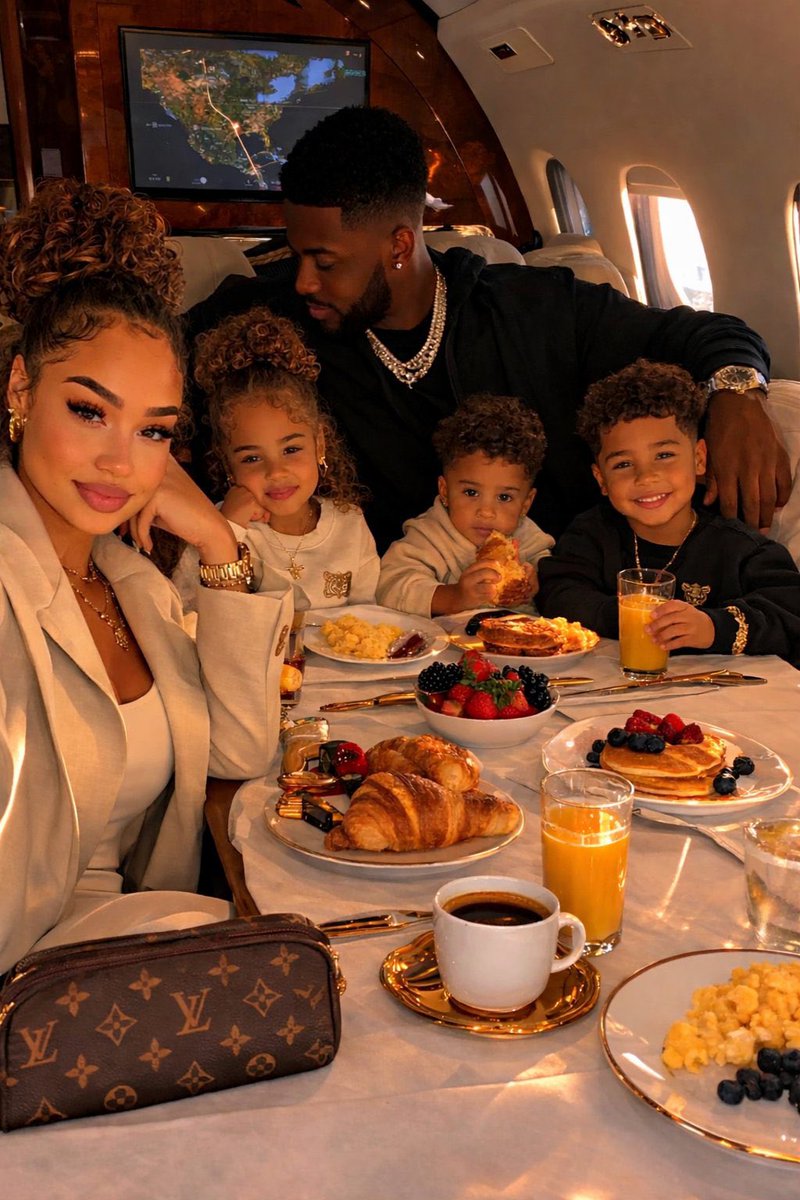 Abdulkareem673's tweet photo. Then.                                            Now https://t.co/gES5aV7Rgt