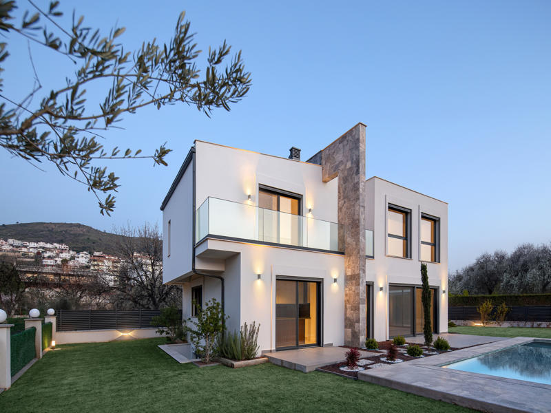turkishstones_'s tweet photo. Designed by AtölyeSİM Architecture in Yelki, Güzelbahçe, Yelki House is defined by a vertically articulated Silver Travertine façade from Afyon, where the stone’s natural texture and aging potential shape both the architectural identity and the lived experience of the house. https://t.co/CurIrWWarS