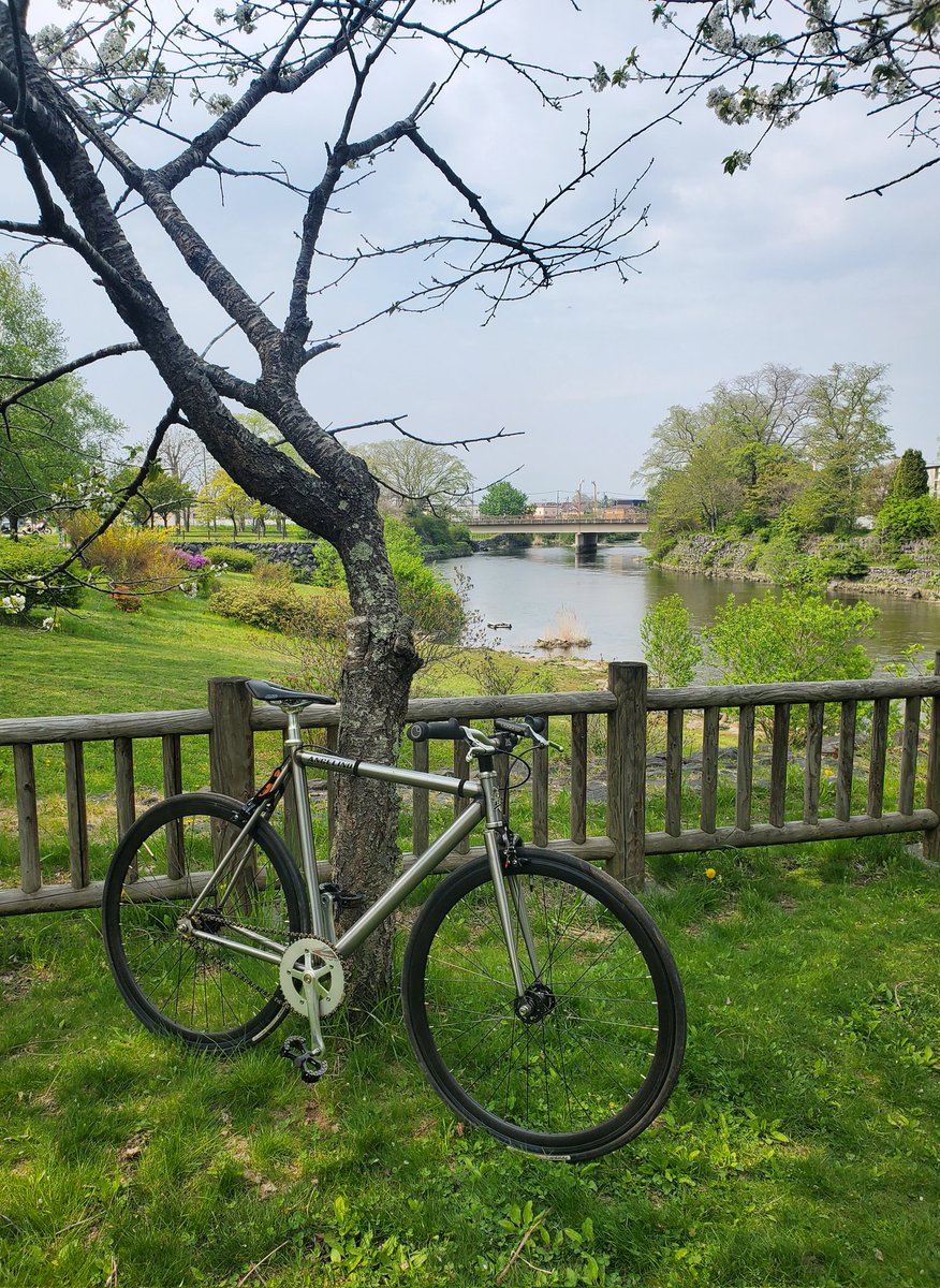 sit48's tweet photo. ピストバイクでちょっとReraまで。
強風の日は固定ギアが走りやすい。 https://t.co/22bYu7lkgS