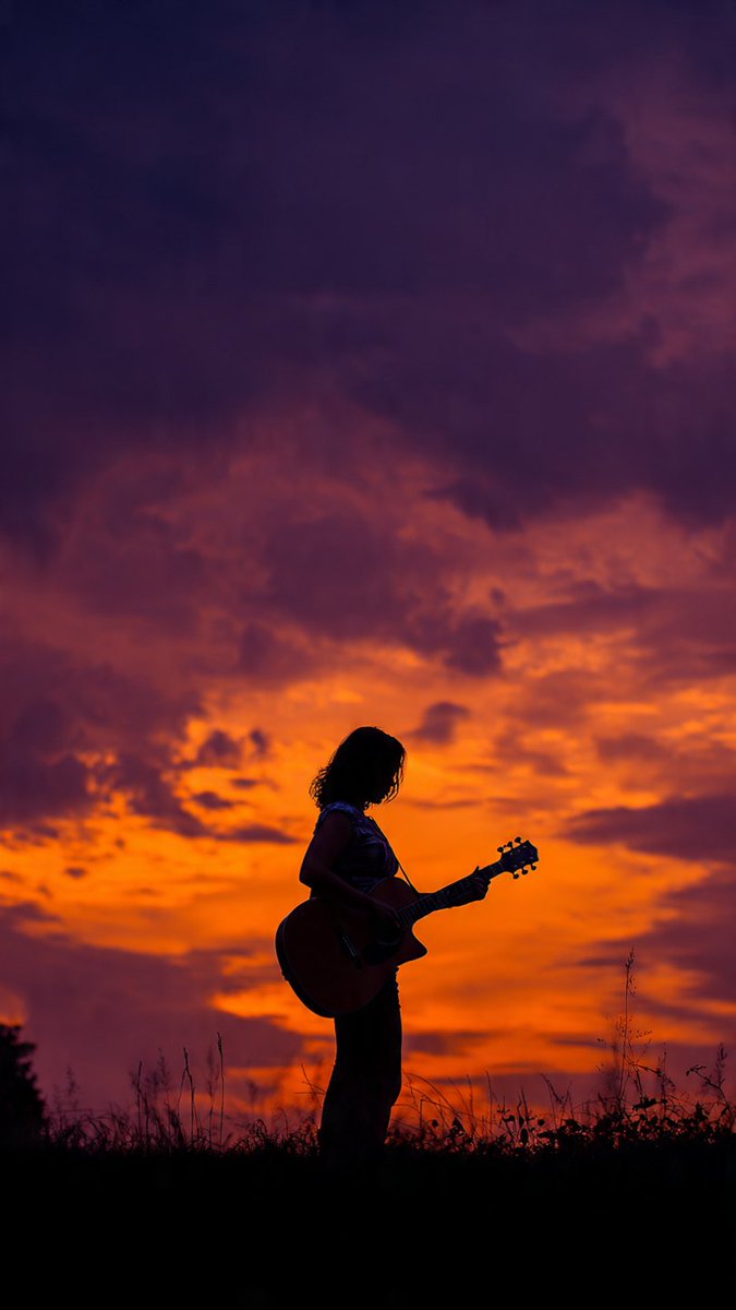 BrijeshLDave1's tweet photo. #sunset #silhouette #girl #guitar #photography https://t.co/3yHyf1Uvwo