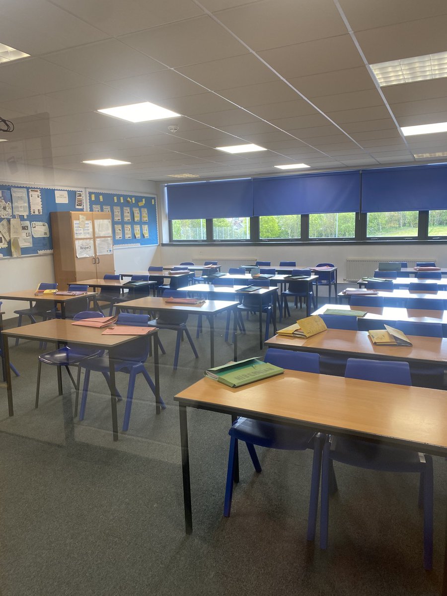 VeronicainesAV's tweet photo. #PIE_Observa in progress en Gracemount Highschool. Se apuesta decididamente por el bienestar del alumnado y el reconocimiento a su trabajo. La ausencia de calificaciones númericas y del uso del libro de texto aportan flexibilidad y baja presión para el alumnado 🏴󠁧󠁢󠁳󠁣󠁴󠁿💎 @CFPIdiomas https://t.co/0iiY8qtmmn