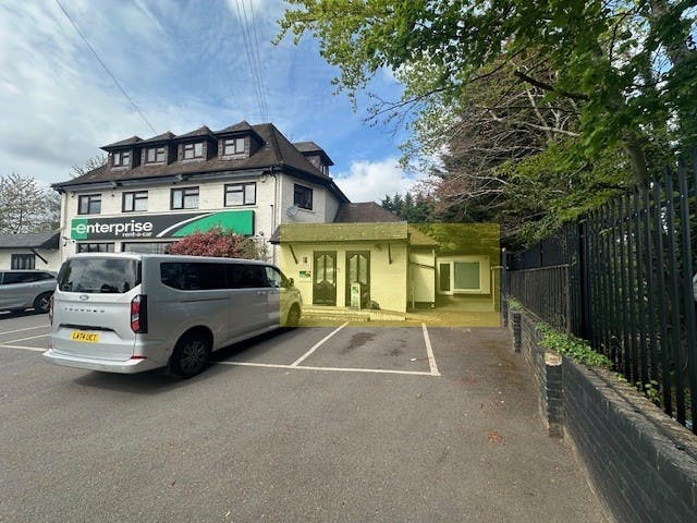 Focuscommercial's tweet photo. Now Available: Uxbridge Road. Up to 2,000 sq ft. #Slough #ToLet #Office #FocusCommercial https://t.co/qWLGXOl2B0 https://t.co/ubJSnsUIIb