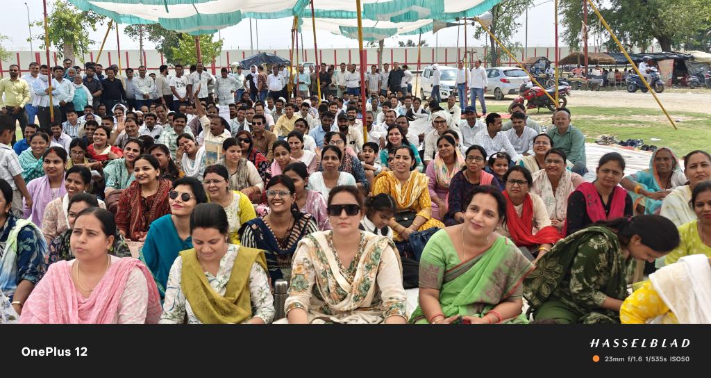 MADANCHANDRA2's tweet photo. @pandey_navneet @myogiadityanath @thisissanjubjp @jagdambikapalmp https://t.co/x2XawiZ4v5