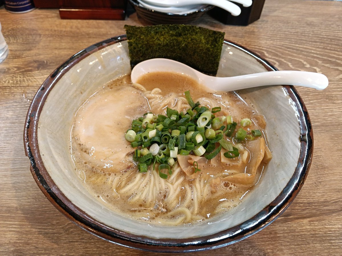 eijizzz's tweet photo. 風雲児 横浜店
らーめん並９５０円 https://t.co/dyGyyXWKvW