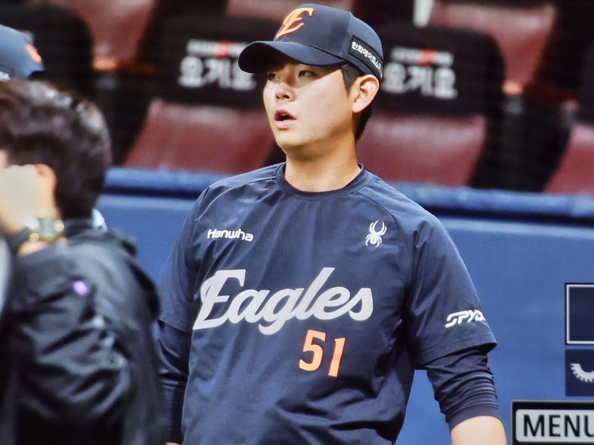 인서 오늘 연습할때 현빈이 옷 입엇더라 ㅋㅋㅋㅋ
