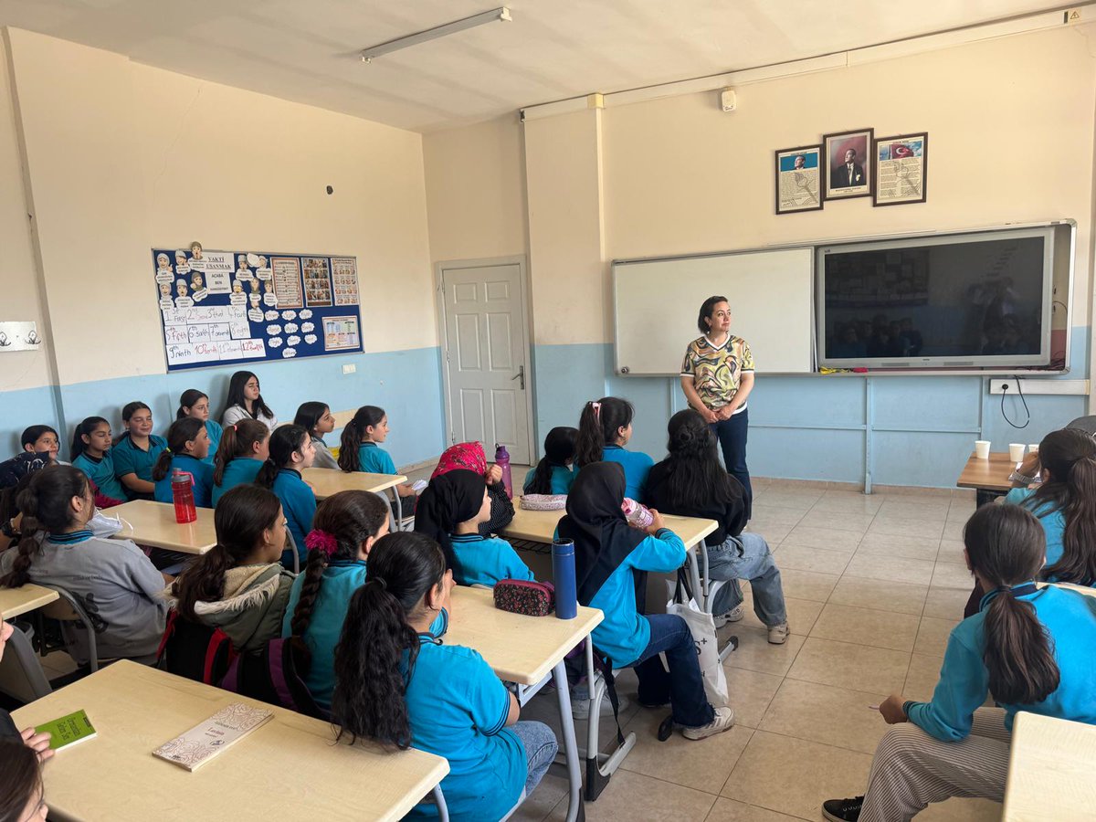 SakirNuhogluIHO's tweet photo. Mardin Valiliği, Mardin Büyükşehir Belediyesi, Mardin İl Sağlık Müdürlüğü ve İhtiyaç Haritası iş birliği ile yürütülülen projede Mardin Artuklu ilçe sağlık Müdürlüğü Sağlıklı Hayat Merkezi personeli tarafından, kız öğrencilerimize ergen sağlığı ve hijyen eğitimi verildi. https://t.co/ryDhANjTG1