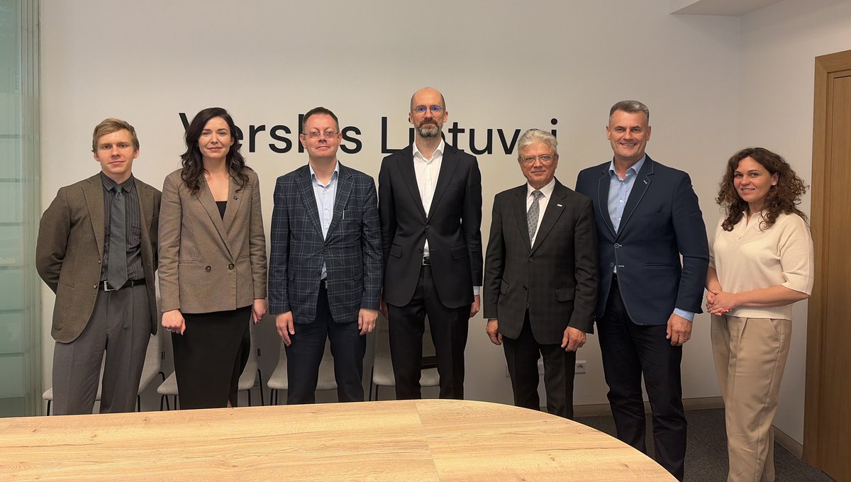 InneWilno's tweet photo. Vakar susitikau su Lietuvos verslo konfederacija. Susitikime pristačiau savo prioritetus ir įgaliojimus, palietėm ir bendrus verslo lūkesčiai dėl geresnės teisėkūros kokybės, ir aptarėm konkrečius biurokratizmo atvejus. Sutartėm dėl nuoseklaus ir periodiško bendradarbiavimo! https://t.co/6iN6keEbKJ