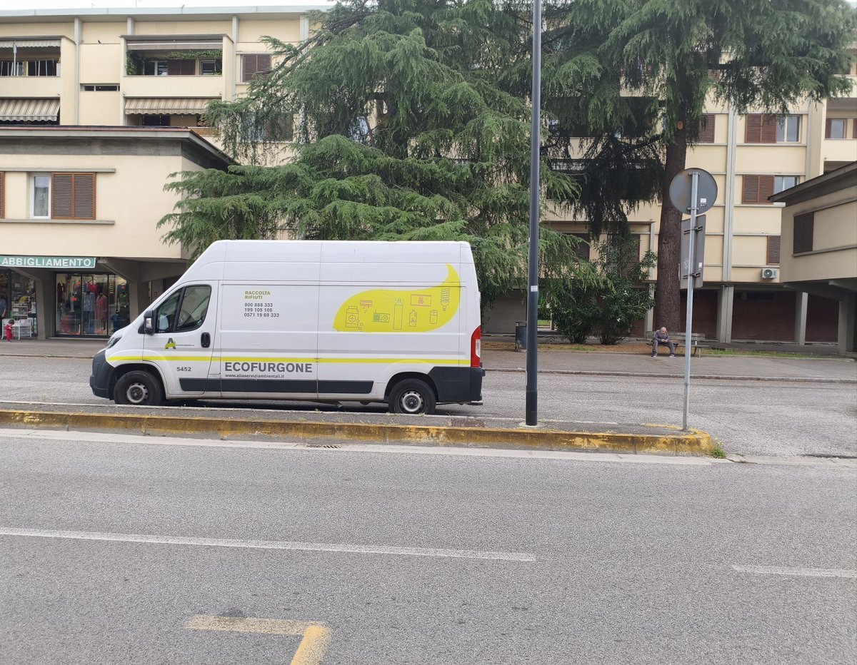 SorganeBlog's tweet photo. Ecco l'ecofurgone Alia #Firenze in Viale Benedetto Croce a #sorgane (secondo e quarto mercoledì del mese, orario 8-12). https://t.co/LLtHdpD3n0
