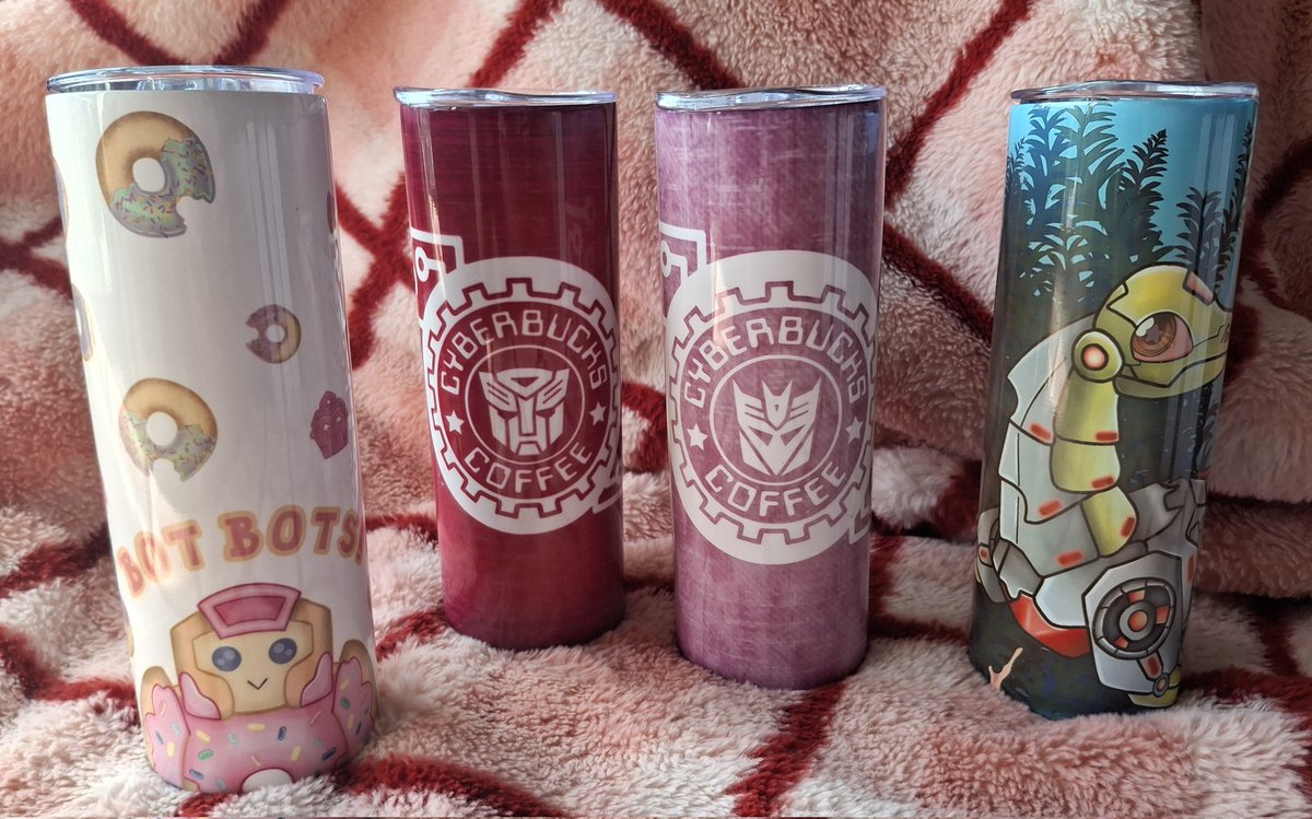 xSeaI3ellx's tweet photo. Feels insane I'm falling in love with art/crafts &amp; life itself some days. All the hard work is paying off slowly with working on my mental health. I'm excited what the next 6mnths will bring for me artwise. 

#Transformers #Botbot #Autobot #Paddles #Dinobot #Decepticon #Maccadams https://t.co/TTgEEs0E75