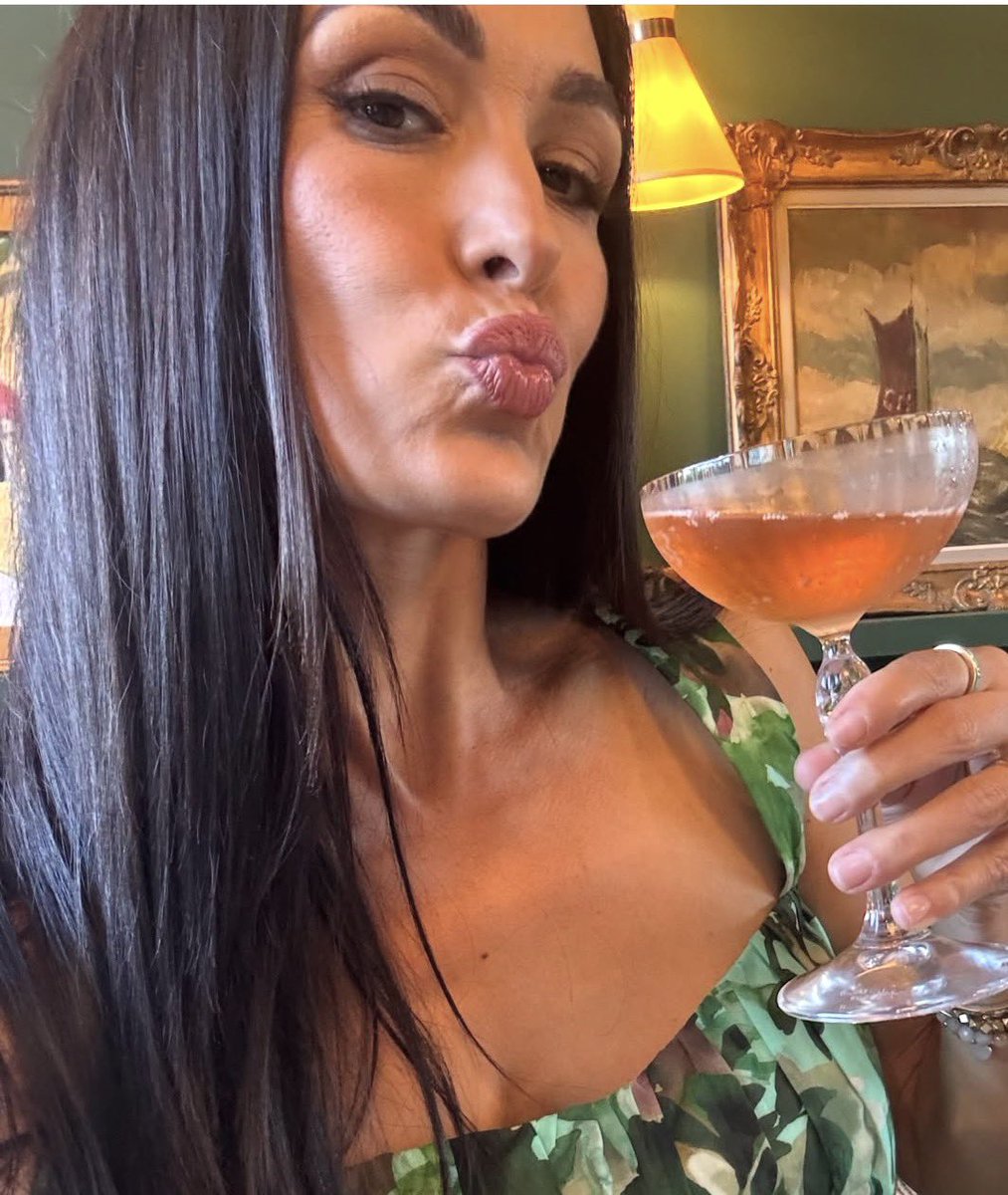 Brie Bella. tweet media