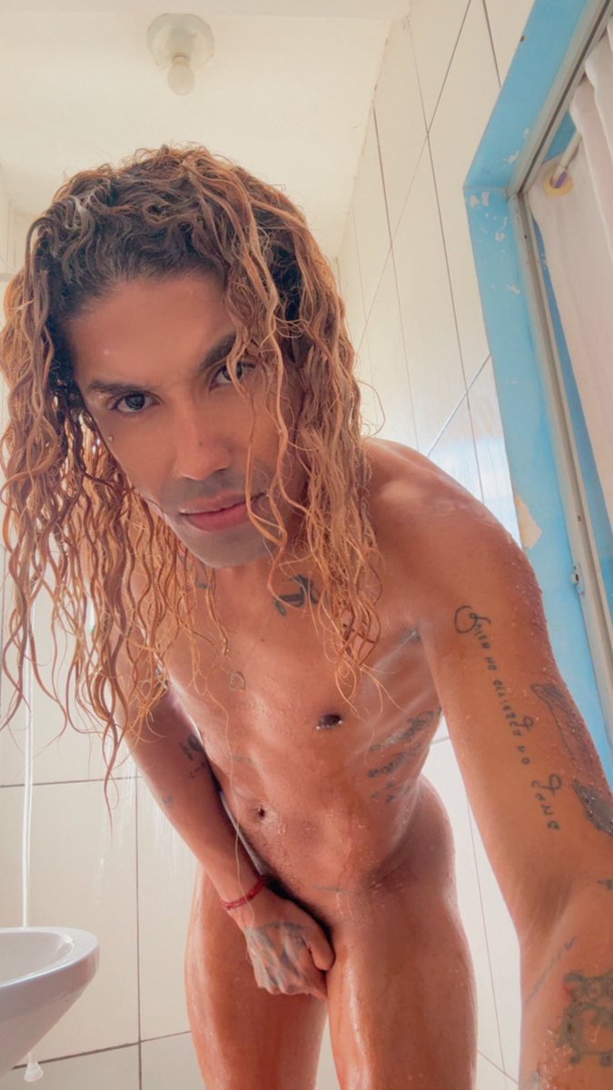 TorricelliFoxx's tweet photo. Banho https://t.co/mDBhICH9QG
