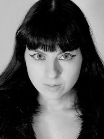 FanGiallo's tweet photo. Le voglio un bene del Anima alla mia stella Adorata del mio cuore Dolcissima e Buonissima  e mi regala sempre Delle Canzoni Eccezionali e Meravigliose e Concerti Eccezionali😘😘😘😘 quando è sdraiata è utile per la voce Meravigliosa prima di Cantare https://t.co/5acuREExYJ