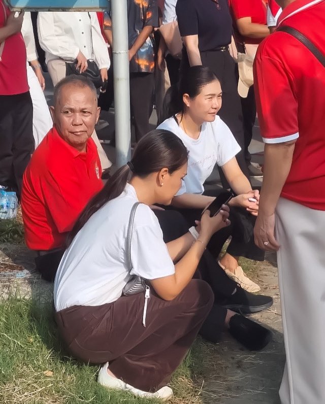 พลอย tweet media