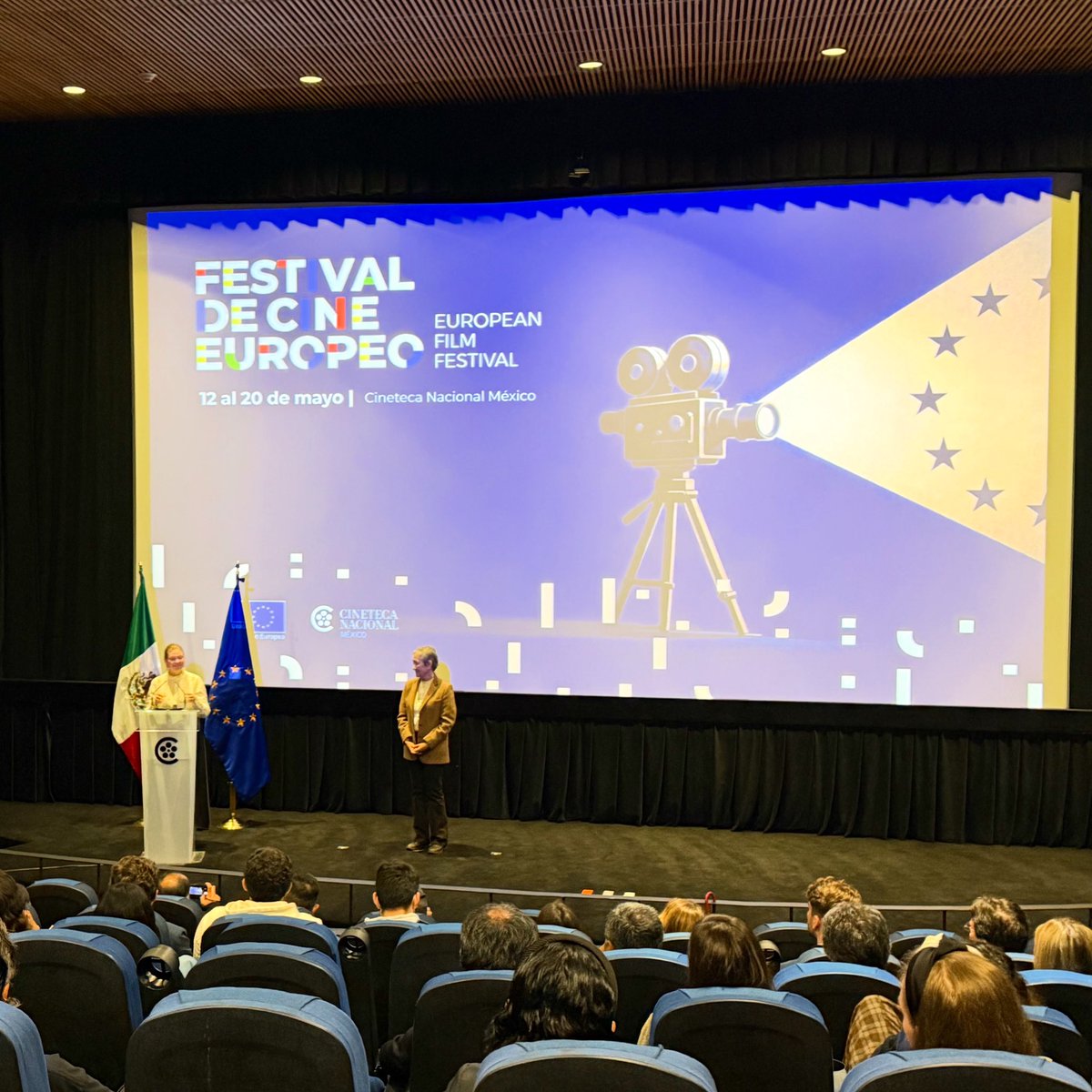 UEenMexico's tweet photo. 🎥 ¡Comenzó el Festival de Cine Europeo 2026!

La edición de este año abrió con la proyección del premiado documental "Mr. Nobody contra Putin”.

¡No te pierdas este ciclo de 19 películas que celebran la diversidad y riqueza  cultural de la UE!

🗓️ 12-20 mayo
📍 @CinetecaMexico https://t.co/7LAoPJCYPs