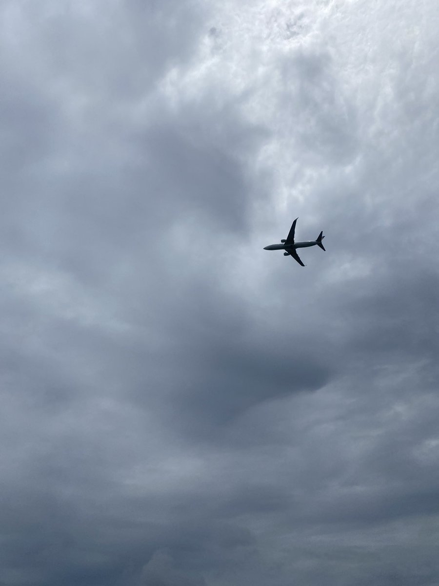 noritsuu's tweet photo. 偶然ですが飛行機の写真をゲット‼️滅多に飛ばないみたい✈️
#沖縄 #宮古島 #17END https://t.co/JVikZqqnyV