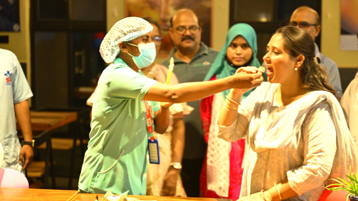 HospitalSh's tweet photo. #नर्सिंग डे के अवसर पर एस.एच. #हॉस्पिटल में सुंदर #समारोह का आयोजन किया गया। क्योंकि हम नर्स हैं और अपने इस महान पेशे पर गर्व महसूस करते हैं। हमारी सेवा, #समर्पण और देखभाल हर दिन कई लोगों के जीवन में नई उम्मीद और मुस्कान लाती है। 👩‍⚕️💙🌸
#NursingDay #SHHospital #ProudNurse https://t.co/Pau6eAuYVz