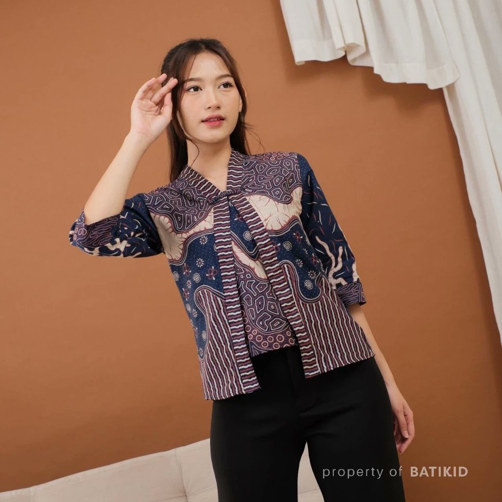 OutfitBellatrix's tweet photo. atasan batik yang modelnya modern tapi tetap sopan tuh sekarang susah banget dicari 😭

ini bahannya katun asli jadi adem dan nyaman dipake seharian, modelnya juga bikin look langsung keliatan rapi dan classy. dipake kerja, atau ngampus cantik banget
https://t.co/2AQ0zMSNV4 https://t.co/oJ7lelBKue