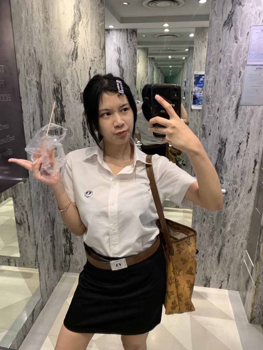 Uoni73's tweet photo. ได้ปิดเทอมแล้วเว้ยยยยยยยยยย ปิดช้ากว่าชาวบ้านเขา https://t.co/B4JiCCPirU