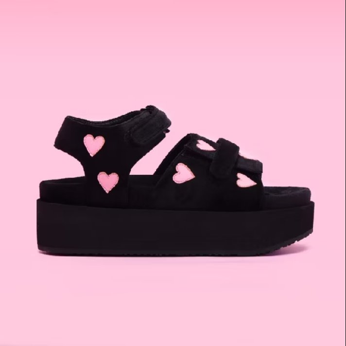 kiyupil's tweet photo. sandals love lucukk 
— https://t.co/9j4rJ7geGS https://t.co/cr5nh5oRrC