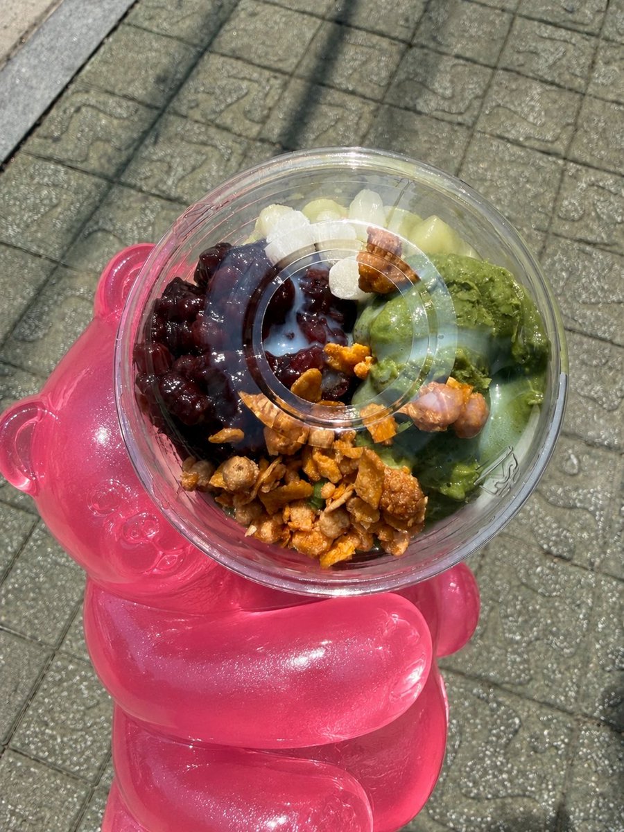 gobonnge's tweet photo. 메가커피 말차빙수 / 👍👍👍

- 가성비 말차 빙수가 아닐까 싶어여.
- 토핑(?)이 많아서 먹는 재미가 있어여ㅋ 양이 꽤 많아서, 먹고나면 배부름. 솔직히 둘이 먹어도 될 듯여.
- 근데 저는 오리지널이 더 나은 것 같은. 그렇게 안 달아서 좋기는 한데, 은근히 물리는 맛이었어여.

재구매의사 한 55% https://t.co/FAvEwRWNG0