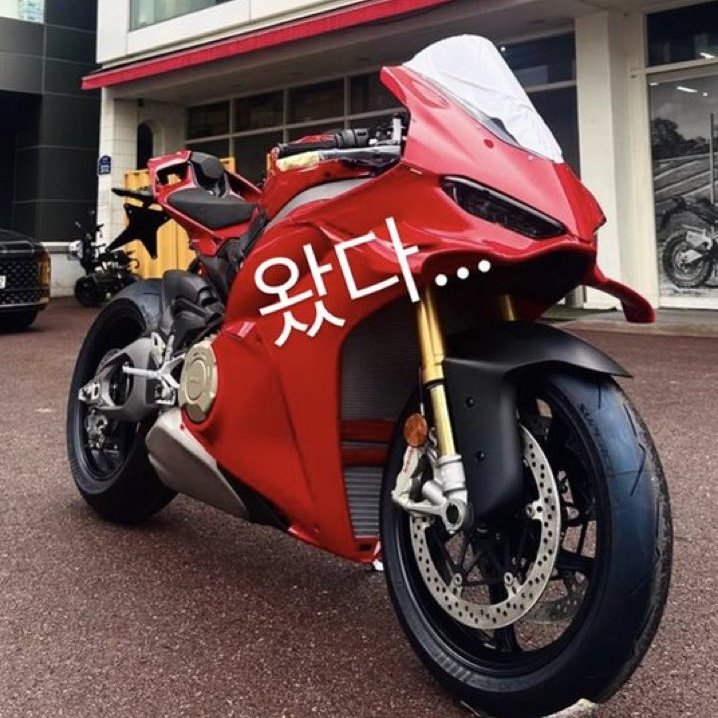 P ✍︎ tweet media