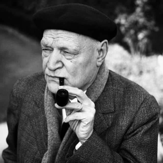 dongius's tweet photo. I giorni e le notti
suonano
in questi miei nervi
di arpa

vivo di questa gioia
malata di universo
e soffro
di non saperla
accendere
nelle mie
parole

#GiuseppeUngaretti - I giorni e le notti https://t.co/metNDUC2qT