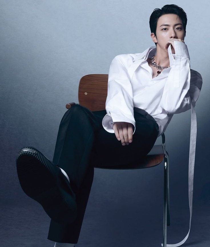 lovejjwan's tweet photo. I think we all moved on from this Jin way too quickly..... https://t.co/t3K1urU5cr