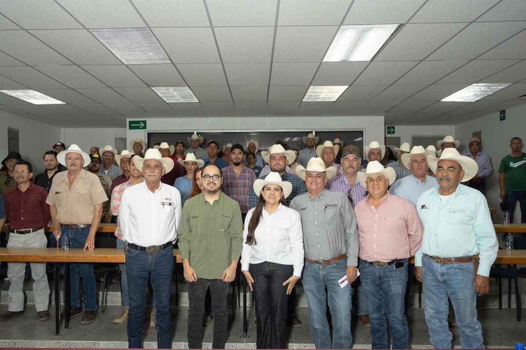 CelidaLopezc's tweet photo. Un gusto trabajar con ganaderos de la región de Moctezuma para acercarlos al Programa Emergente de Financiamiento para Engordadores de Ganado que impulsa nuestra presidenta @Claudiashein a través de SIDEGAN y los programas de la Subsecretaría de Ganadería de @SAGARHPASonora.

Reconocemos la coordinación del alcalde Francisco Arnaldo Monge, el presidente de la AGL de Moctezuma, Jesús Efrén Moreno, Jesús Alberto López, director general de SIDEGAN, y a todos los líderes ganaderos que nos acompañaron de Villa Hidalgo, Huasabas, Granados, Cumpas, Divisaderos y Nuevo Tepache.