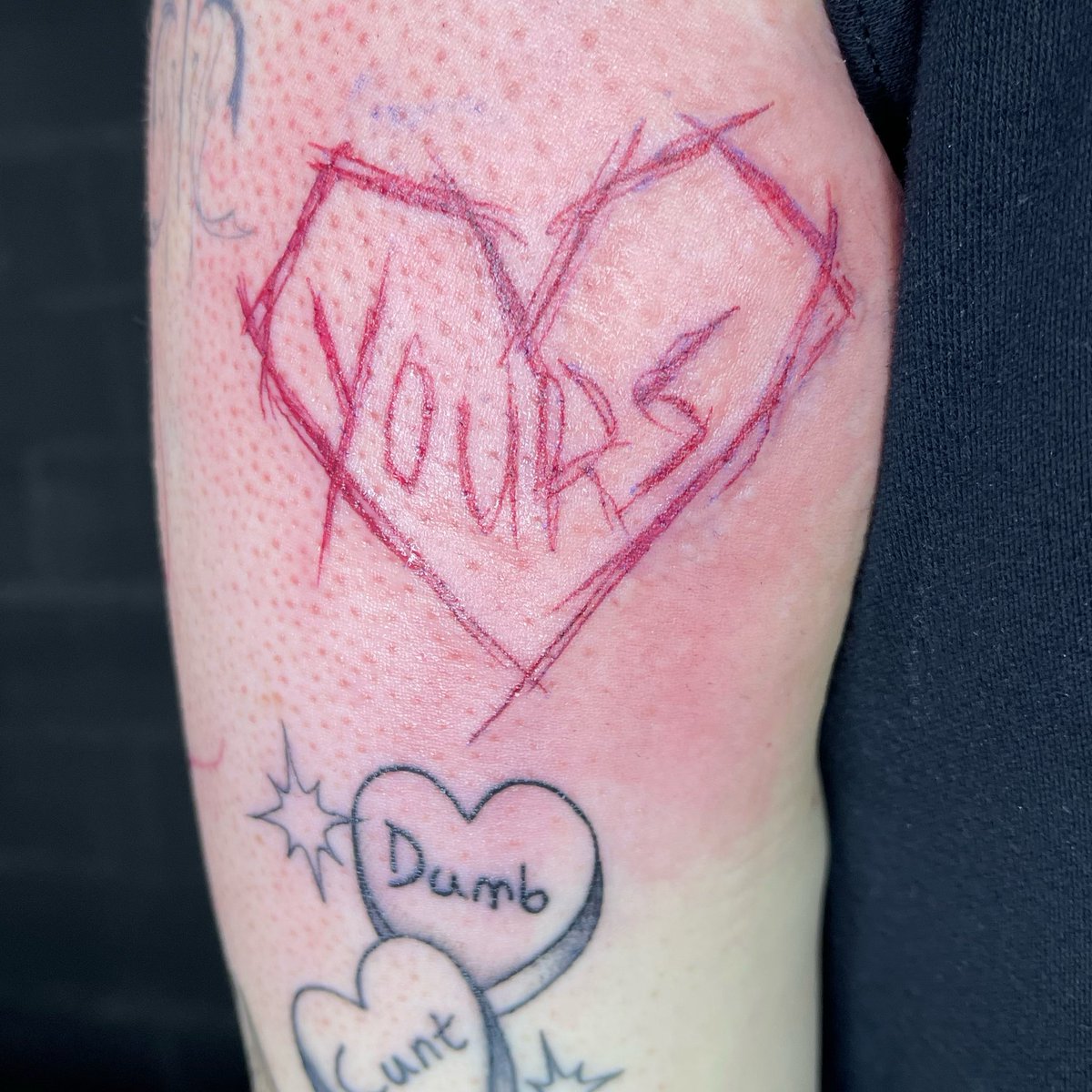 Kristy1916's tweet photo. So I just got it doneeeee

Disclaimer: this is JUST a tattoo! In no way you should hurt yourself! Seek any help if you having negative thoughts. Plz don’t click if you don’t like seeing blood or explicit images

#yourboyfriendgame #ybg https://t.co/32RMRCmLCG
