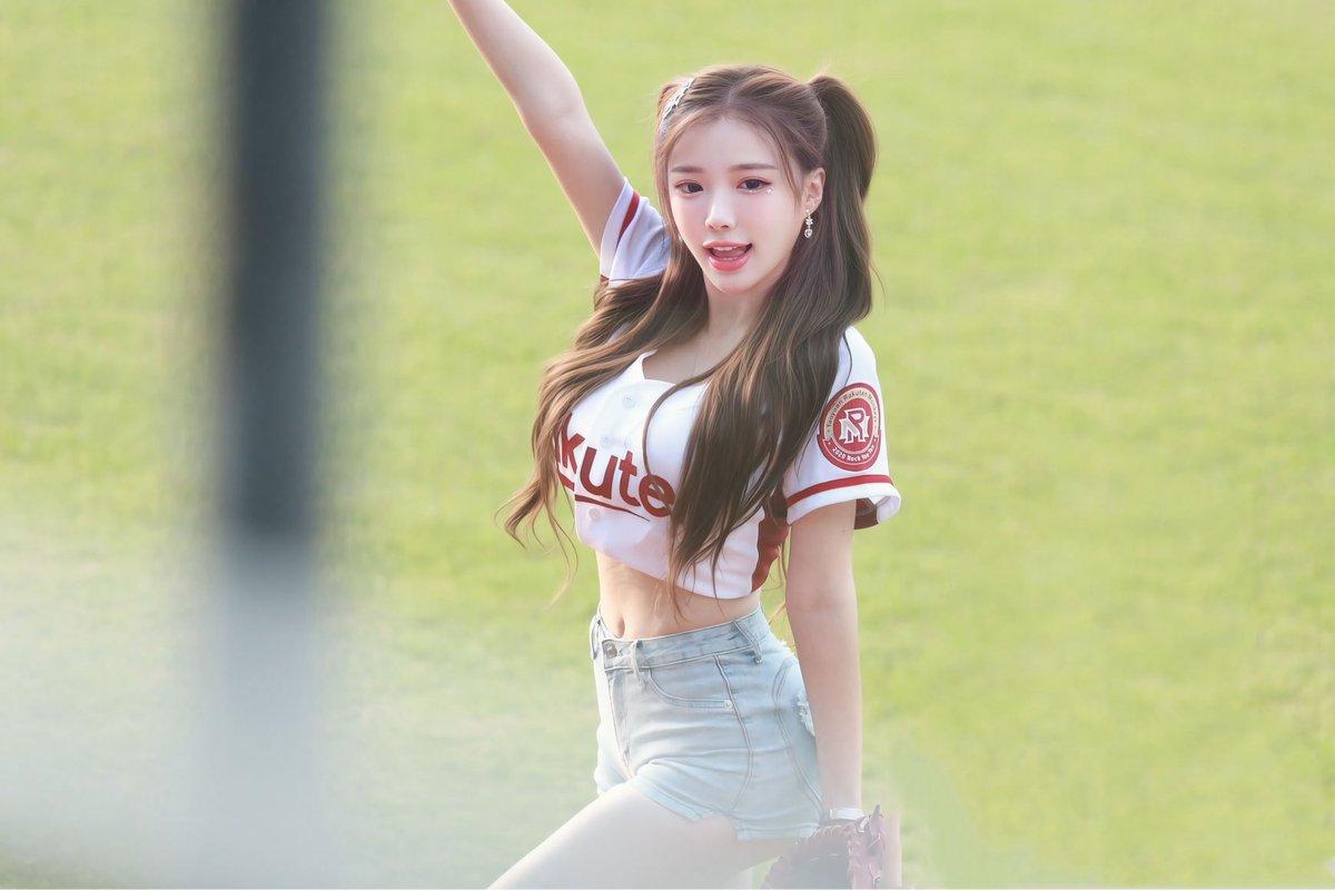 AmberNa12's tweet photo. 是演唱嘉宾���是开球嘉宾🤍⚾️好开心的一天✨🫶🏻 https://t.co/37qaUnHaOm
