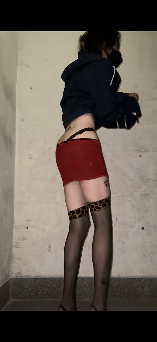 yiuyiu6841's tweet photo. 在地下室接客当站街女。内射口爆是需要20元
#妓女 #媚黑 #站街女 https://t.co/GL4GHxMsRD