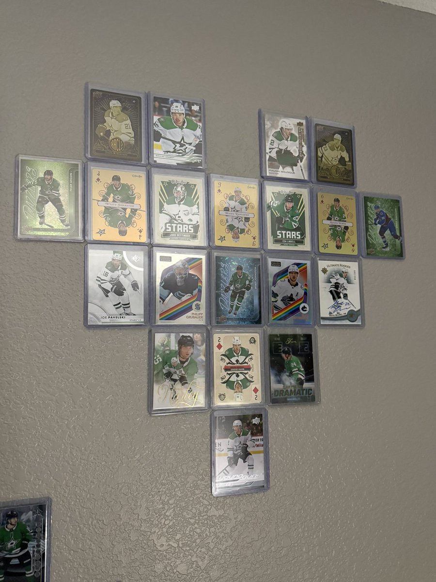 finnmafia's tweet photo. couldn’t narrow cards down so now i have two (2) hockey card hearts https://t.co/4bJN2KnuS7