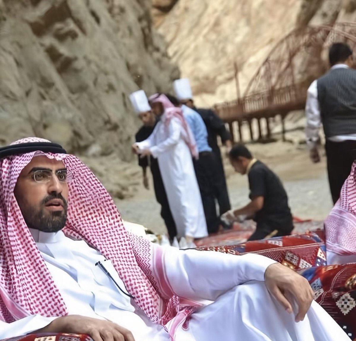 4_sas_'s tweet photo. ما أشرقت شمسٌ ولا غربت، إلا وكان لك في الفؤادِ ذكرٌ، وفي السجودِ دعوة 
#غزالان https://t.co/r04azDKCnx