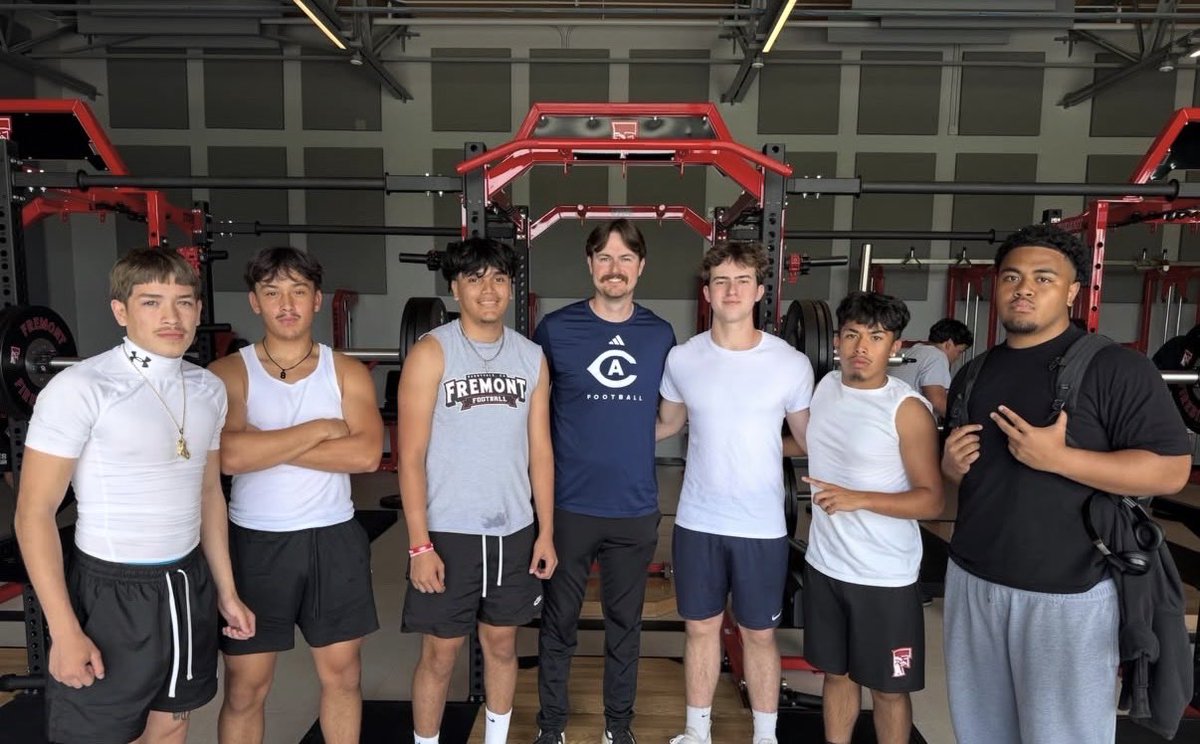 selfmade_kenny2's tweet photo. Really Appreciate @Chad_Larkin24 for coming out and talking with us.  Go @UCDfootball! https://t.co/uPJwZnj0bG