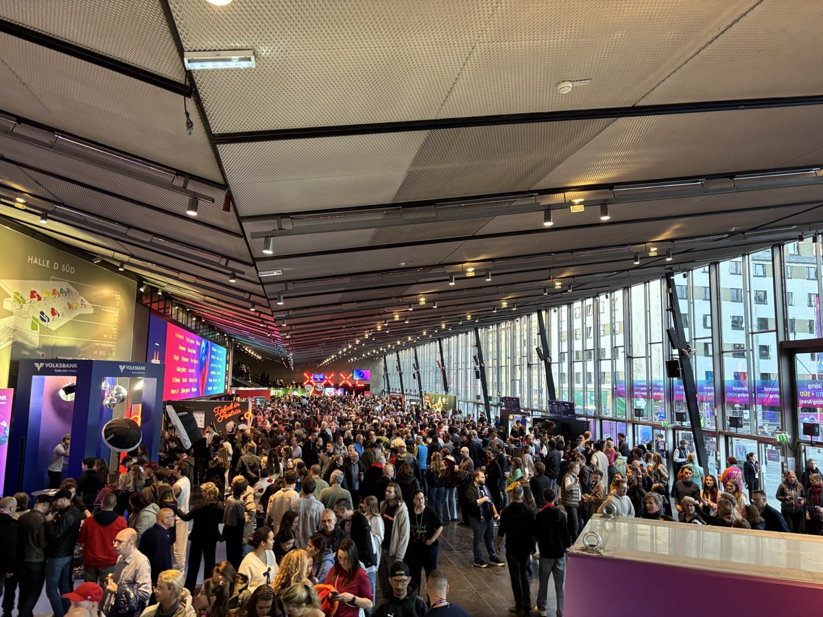 kranebitten79's tweet photo. What a stage #vienna #songcontest @Eurovision @ORF @StadthalleWien https://t.co/hTnCDSg4el