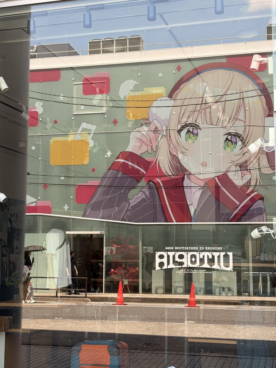 kazgb's tweet photo. ういままの個展行ってみた。
あんまりこういうの行かないんだけど、いつもと違う事をしようとした結果。

絵は元々好きだったけど、スバルとの２人の絵を見たらなぜか感動しちゃった🥺
感動をありがとう。
フォトスポットはソロだと撮れないな！

帰りはカフェ巡りもできて満足♪

#しぐれうい展2026 https://t.co/bwKY3TTDR1