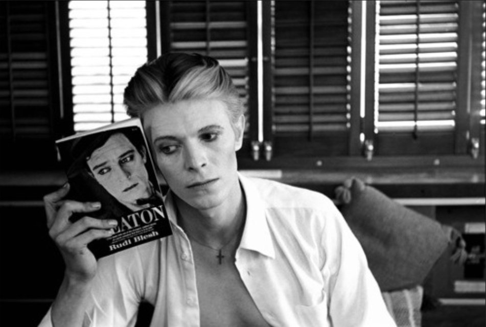 idksorry01's tweet photo. David Bowie and his Buster Keaton book 😭 https://t.co/taHwkO6C0P