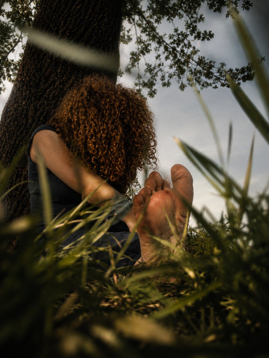 Astra_fairy's tweet photo. Simple recipe for a reset: a tree + grass + no shoes✨
#Boso
#Barefoot
#FeetInGrass
#BarefootLife
#Grounding
#BoseStopy
#WTrawie
#Earthing
#ToeFreedom
#BarefootVibes https://t.co/g55X81yqLT