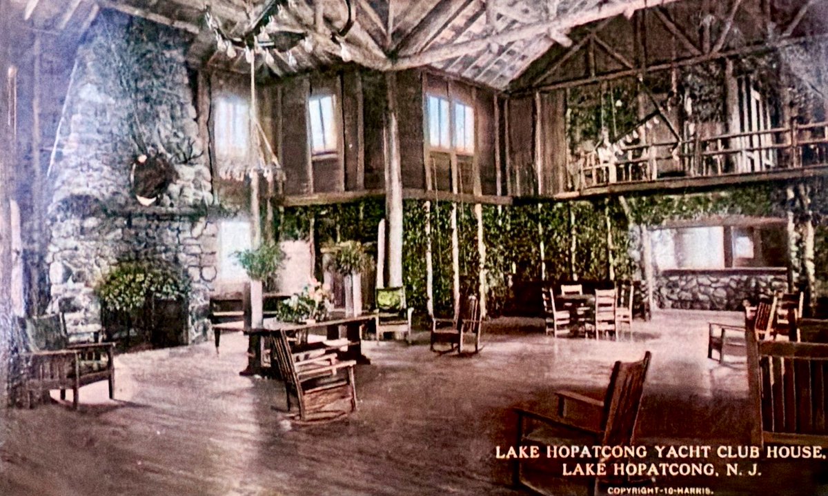 PeterAstras's tweet photo. Stepping back in time with this vintage postcard of the Lake Hopatcong Yacht Club. 🚤
#LakeHopatcong #VintagePostcard #NewJerseyHistory https://t.co/0fFYbEfSwh