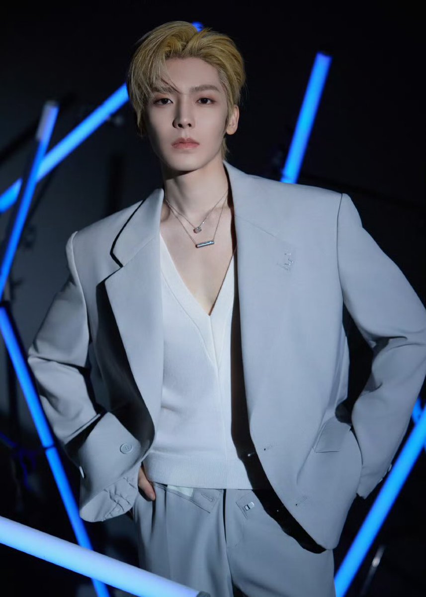 HMHUpdates's tweet photo. 05/11/2026 | Hou MingHao’s Studio Weibo Post
Hou MingHao X Hisense TV Photoshoot
“Source”
The light just passed by, the world receded, and a moment of clarity fell on the outline.
#HouMingHao #侯明昊 #AmazingActor #BrandSpokeperson #SingerHouMingHao https://t.co/s6BBLCSNiv