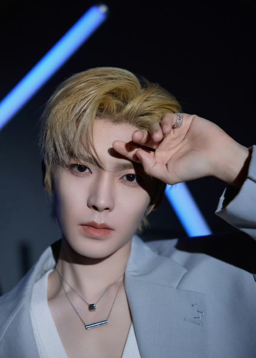 HMHUpdates's tweet photo. 05/11/2026 | Hou MingHao’s Studio Weibo Post
Hou MingHao X Hisense TV Photoshoot
“Source”
The light just passed by, the world receded, and a moment of clarity fell on the outline.
#HouMingHao #侯明昊 #AmazingActor #BrandSpokeperson #SingerHouMingHao https://t.co/s6BBLCSNiv