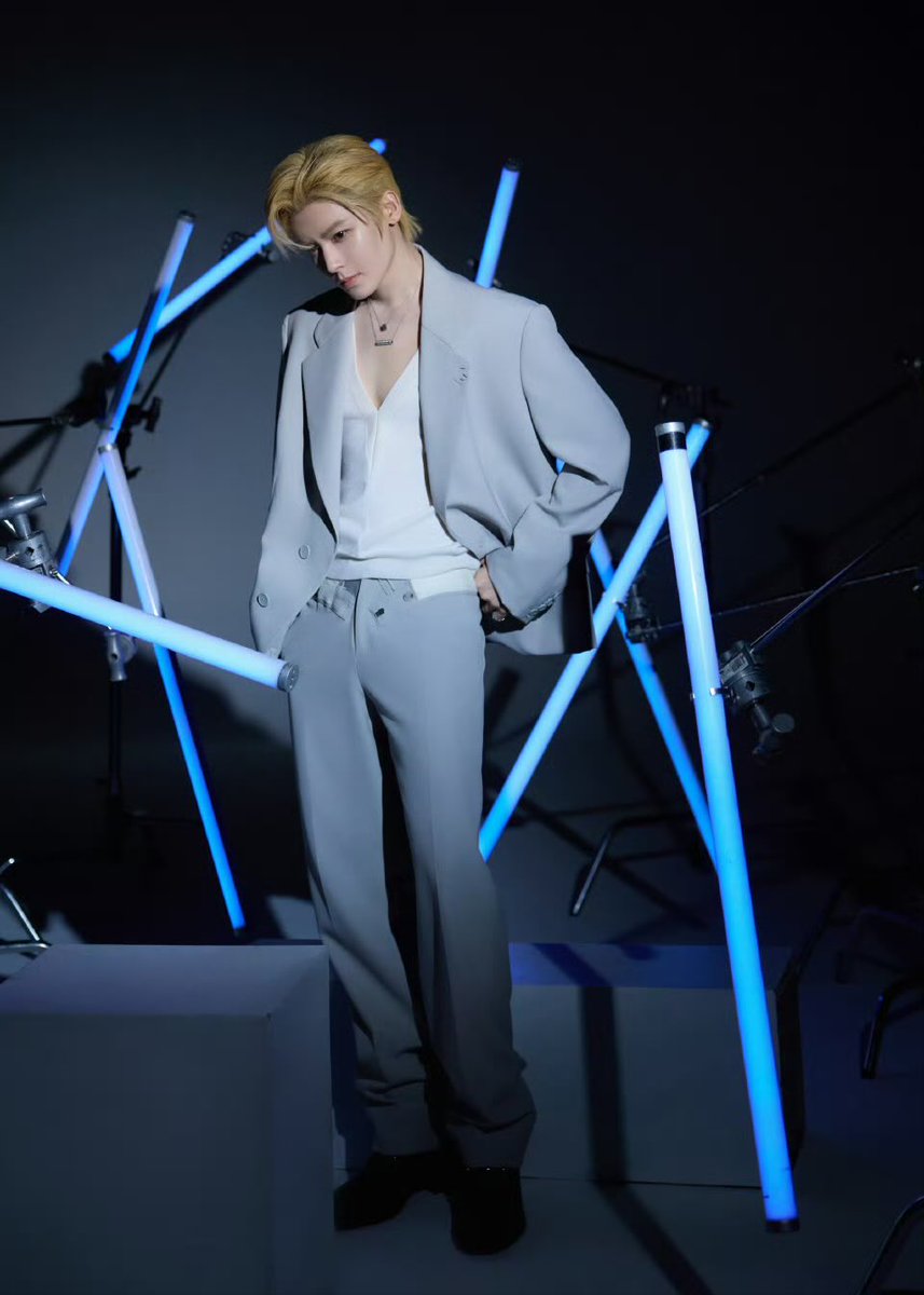 HMHUpdates's tweet photo. 05/11/2026 | Hou MingHao’s Studio Weibo Post
Hou MingHao X Hisense TV Photoshoot
“Source”
The light just passed by, the world receded, and a moment of clarity fell on the outline.
#HouMingHao #侯明昊 #AmazingActor #BrandSpokeperson #SingerHouMingHao https://t.co/wDpyuYsLDz