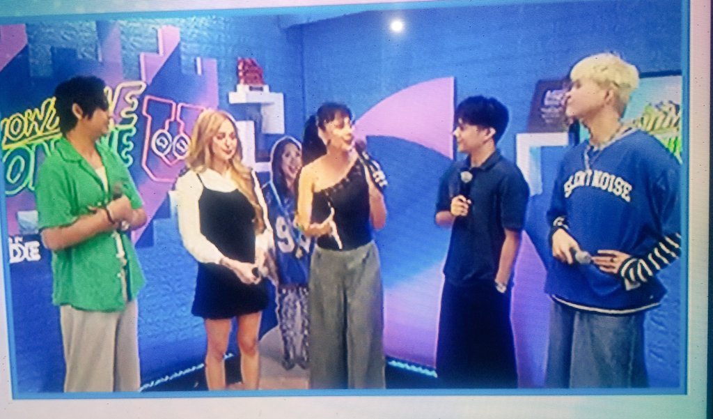 DeeFyAllOdds's tweet photo. Jodi Sta. Maria and Jane Oineza in #ItsShowtimeOnlineU promoting Midnight Girls earlier. 

Just love how Janey expressed d witty &amp; funny side of her while being interviewed, &amp; as Jodi said it: "Ang dami nyang baon" and laughed. Will do replay later.

#MidnightGirls now showing! https://t.co/TuM7AUBknU