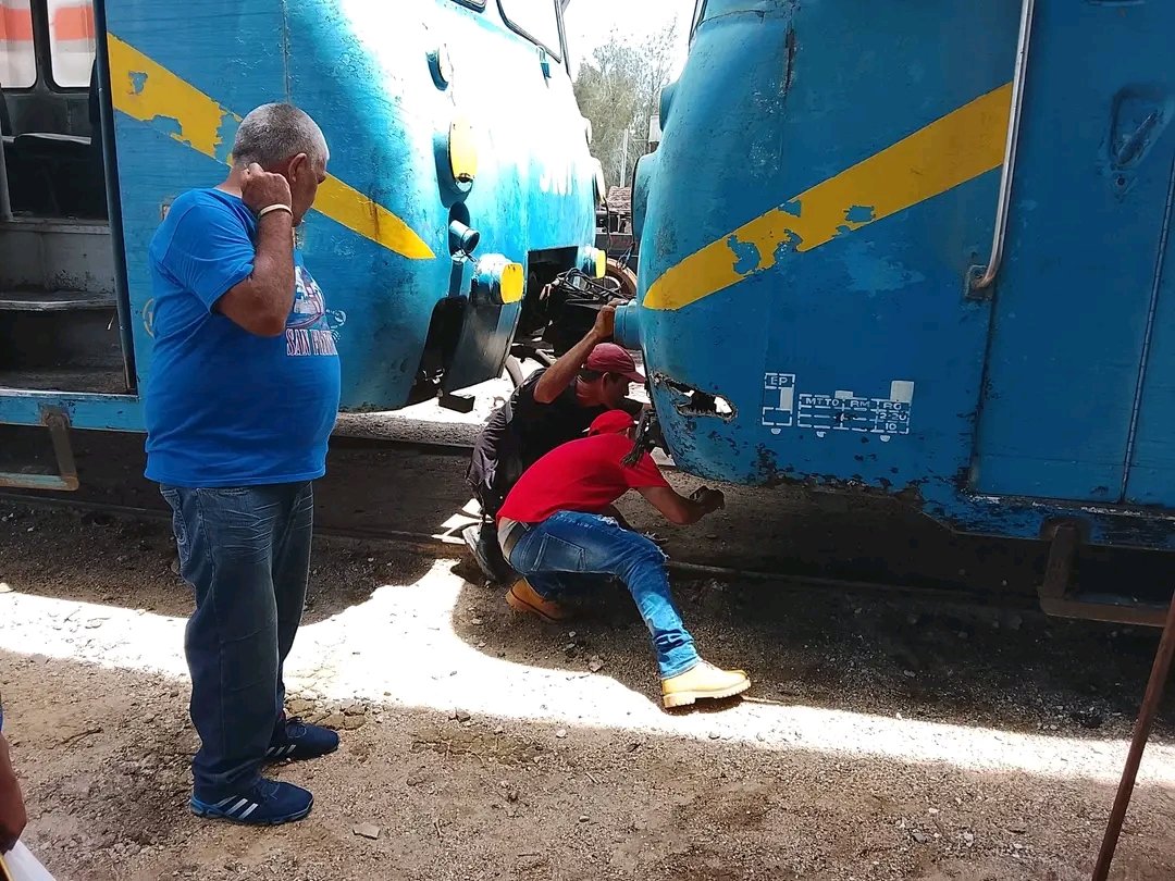 DpTransporte's tweet photo. Se encuentra en  los talleres de Zaza del Medio el Coche Motor que ha cubierto la ruta Jarahueca-Perea- Carillo, el mismo  recibirá atención a dificultades en el frenado. 
#TransportEspirituano https://t.co/XEUjzp75dX
