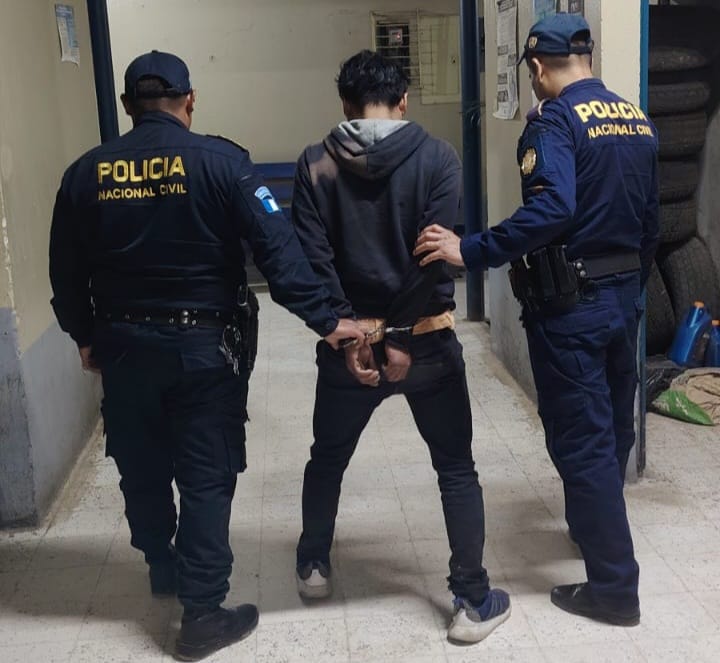 EU_Quiche's tweet photo. #EUQuiché Capturado por agresión sexual.

En el parque central de Chichicastenango, Quiché, fue detenido Edy “N”, de 34 años, por agresión sexual, solicitado por un juzgado local. #EU903 https://t.co/xJPX5FLA0B